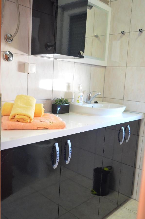 Kaštela Mihaela Studio Apartmans 150M Near The Beach מראה חיצוני תמונה