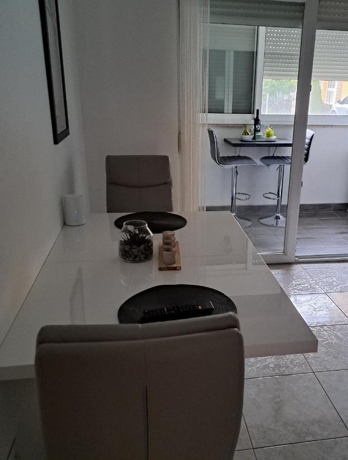 Kaštela Mihaela Studio Apartmans 150M Near The Beach מראה חיצוני תמונה